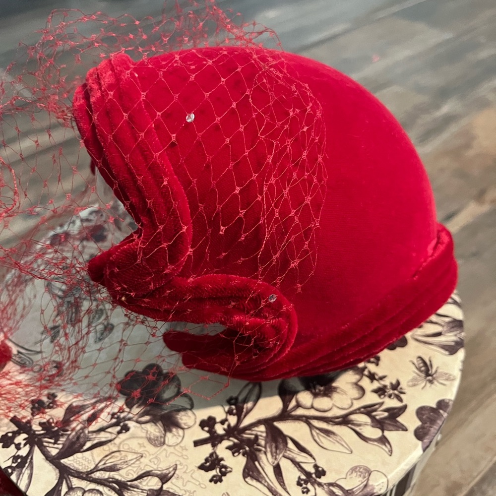 Vintage 1950’s Red Velvet Cloche Velvet Hat With Mesh Birdcage Veil Fascinator